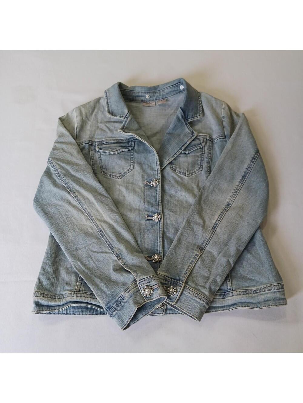 Chico's Women's Faded Blue Front Button Denim Jacket Pockets Size 0 Chest 36